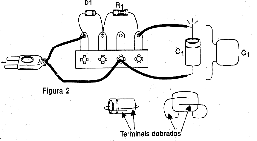 O Carregador de capacitores numa ponte de terminais. 