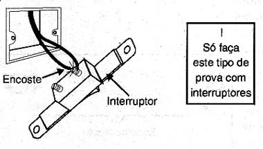 Testando se o problema é do interruptor ou da instalação (ou mesmo da lâmpada).