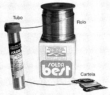 A solda é vendida de3 diversos modos- tubos, cartelas e rolos. 